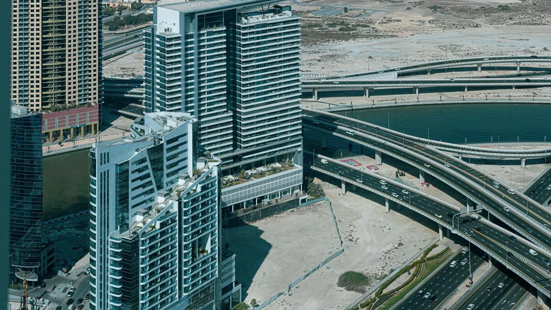 Amazing Oasis 1500 Sqft View Hotel Amenities Dubai Apartment