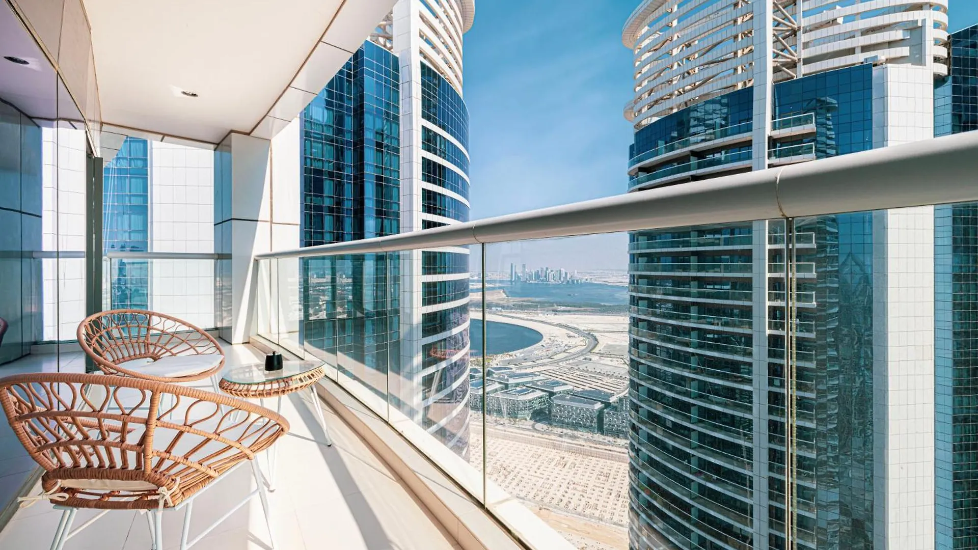 Amazing Oasis 1500 Sqft View Hotel Amenities Dubai