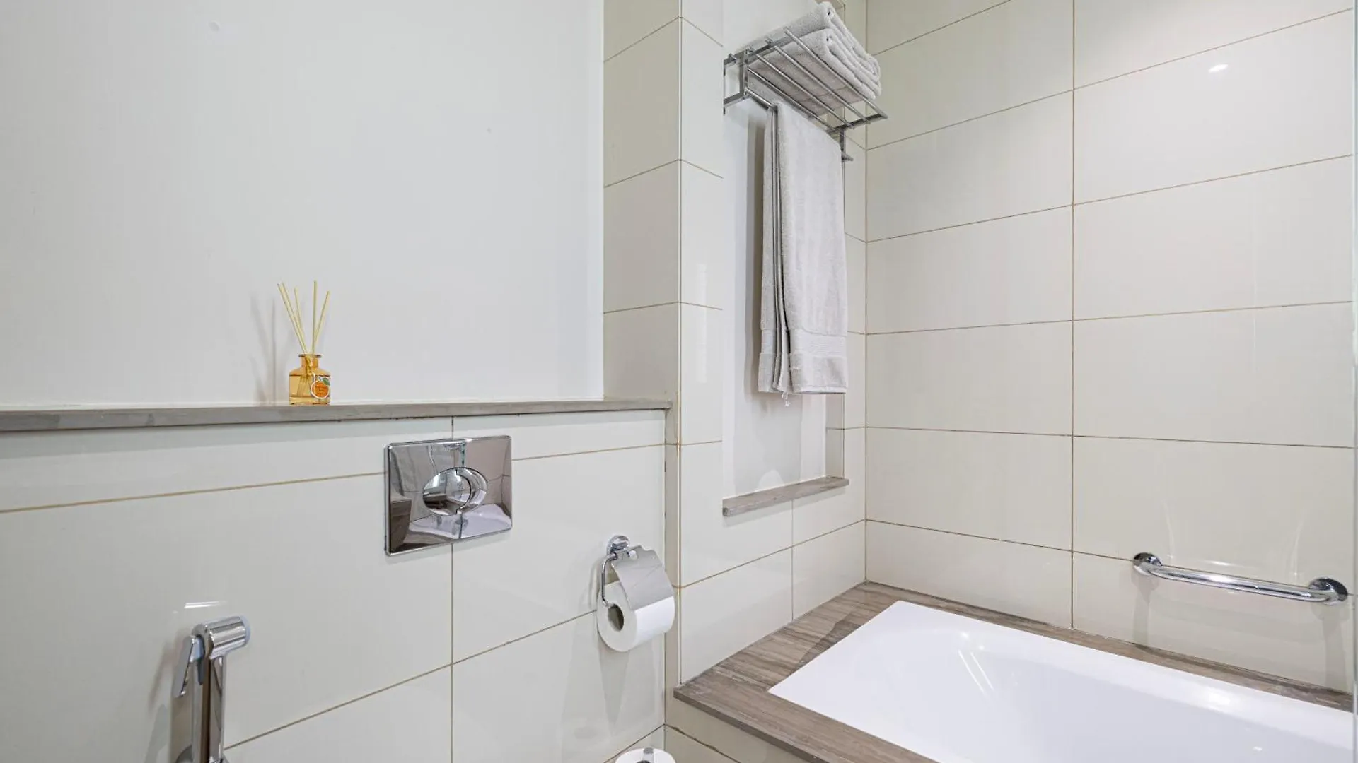 Amazing Oasis 1500 Sqft View Hotel Amenities Dubai