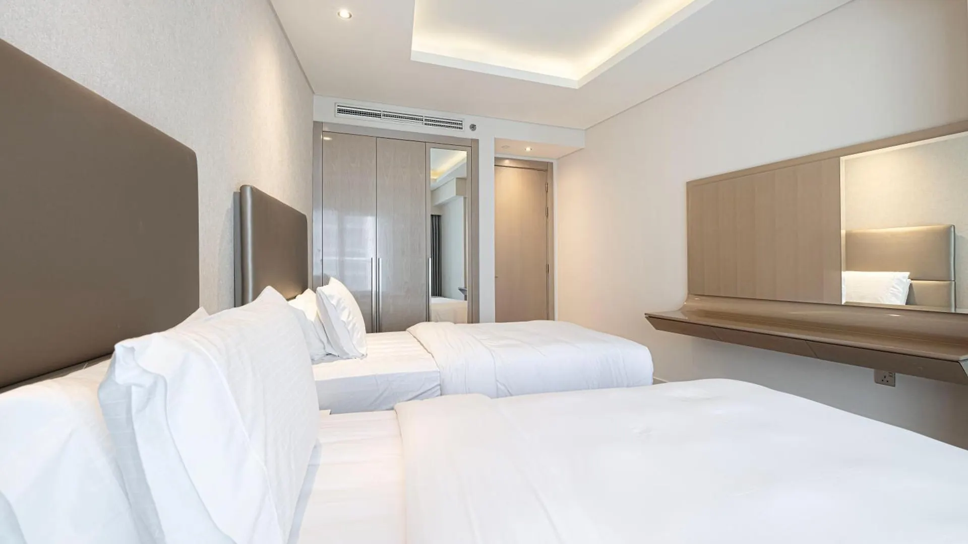 Amazing Oasis 1500 Sqft View Hotel Amenities Dubai United Arab Emirates