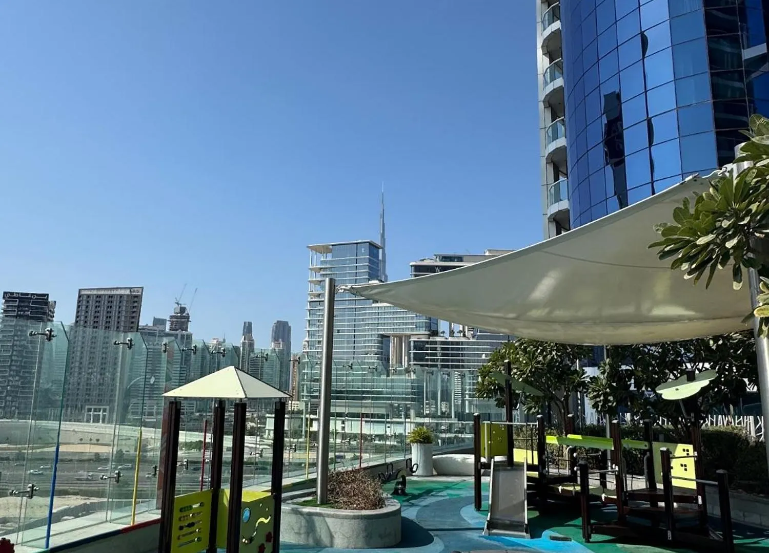 Amazing Oasis 1500 Sqft View Hotel Amenities Dubai Apartment
